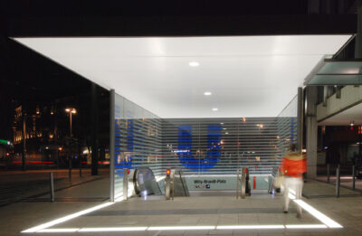 P2004_Willy-Brandt-Platz03